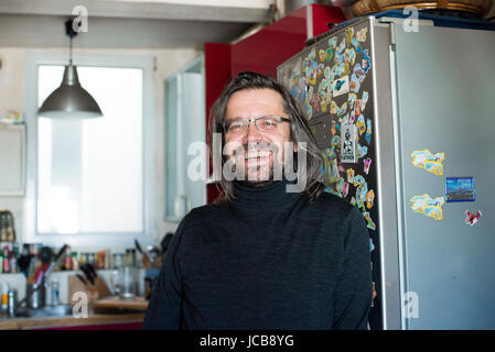 Portrait de Christian Ingrao (historien) à sa place 20/10/2016 Â©Hannah ASSOULINE/Opale Banque D'Images