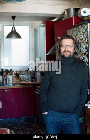 Portrait de Christian Ingrao (historien) à sa place 20/10/2016 Â©Hannah ASSOULINE/Opale Banque D'Images