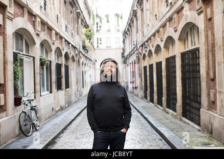 Portrait de Christian Ingrao (historien) à sa place 20/10/2016 Â©Hannah ASSOULINE/Opale Banque D'Images