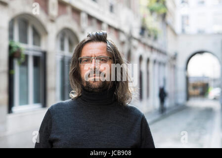 Portrait de Christian Ingrao (historien) à sa place 20/10/2016 Â©Hannah ASSOULINE/Opale Banque D'Images