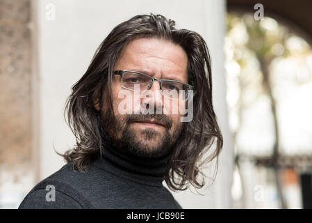 Portrait de Christian Ingrao (historien) à sa place 20/10/2016 Â©Hannah ASSOULINE/Opale Banque D'Images