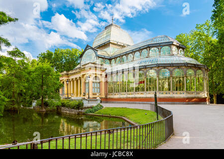 Crystal Palace (Palais de cristal) dans le parc du Retiro, Madrid, Espagne Banque D'Images