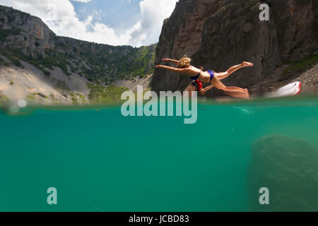 Action Sport sur Modro jezero près de Imotski, Croatie Banque D'Images