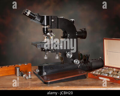 Cooke Troughton & Simms vintage microscope composé, support universel, M4000, vers 1945 Banque D'Images