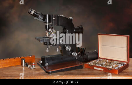 Cooke Troughton & Simms vintage microscope composé, support universel, M4000, vers 1945 Banque D'Images