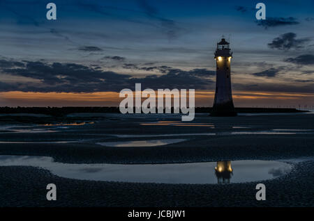 New Brighton Merseyside phare au coucher du soleil Banque D'Images