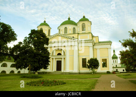 L'architecture du magnifique monastère dans Novhorod-Severskyi en Ukraine Banque D'Images