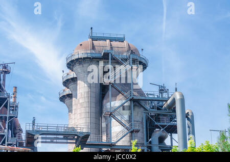 Landschaftspark Duisburg Nord, der guinée Hochofenbetrieb à Duisburg Allemagne wurde 1985 stillgelegt, Das alte Industriegelände bestehend aus drei Hochöfen und verschiedenen Industrie Coaching der Öffentlichkeit zugänglich gemacht,Blick auf Hochofen. Aufnahmen der l avec l'Poste. Banque D'Images