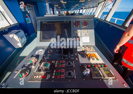 L'ÎLE DU SUD, Nouvelle-zélande - 25 MAI 2017 : commande pilote cabine avec vue sur la mer, en Nouvelle-Zélande. Banque D'Images