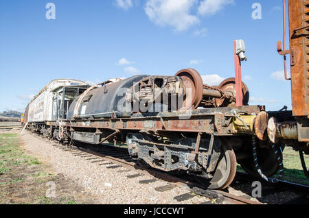 Vieux matériel roulant ferroviaire sur une voie de garage. Banque D'Images