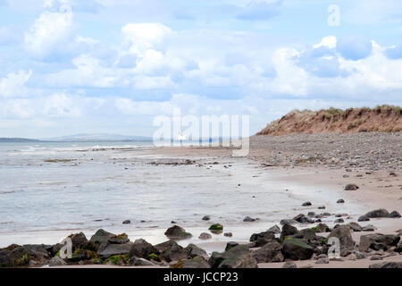 Tanker à rocky beal beach sur la façon sauvage de l'Atlantique, dans le comté de Kerry Irlande Banque D'Images