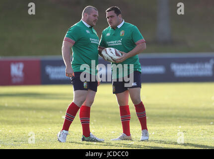 Les Lions britanniques et irlandais Jack McGrath et Jamie George pendant la séance de formation au stade international de Rotorua. Banque D'Images