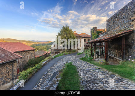 La France, l'Allier (43), Chanteuges, les ruelles du village // France, Haute Loire, Saint Arcons d'Allier, dans le village Banque D'Images