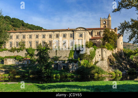 La France, l'Allier (43), Musée de paléontologie, le prieuré Sainte-Croix et l'Allier // France, Haute Loire, Lavoute Chilhac, Prieuré Sainte Croix et de l'Allier Banque D'Images