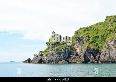 Ko Maphrao island dans l'océan pour avaler la récolte des nids, Province de Chumpon, Thaïlande Banque D'Images