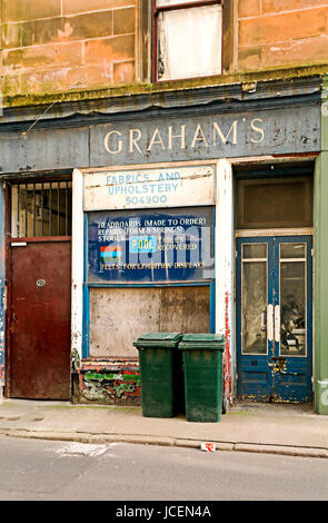 Cet atelier de rembourrage a fermé boutique et le front est mal décomposé. Banque D'Images