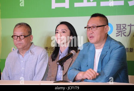 Shanghai, Shanghai, Chine. 14 Juin, 2017. Shanghai, Chine 14 juin 2017 : (usage éditorial uniquement. Chine OUT) .L'actrice chinoise Yao Cheng et l'acteur Wallace Chung assister à la conférence de presse du 23e Festival de Télévision de Shanghai à Shanghai, le 14 juin 2017. Crédit : SIPA Asie/ZUMA/Alamy Fil Live News Banque D'Images