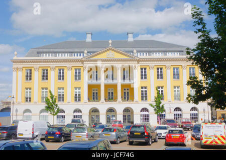 Dorchester, Royaume-Uni. 15 Juin, 2017. Une journée ensoleillée sur 'Reine Mère Carré' dans le Prince Charles's 2004/2005, Dorchester Crédit : Stuart fretwell/Alamy Live News Banque D'Images