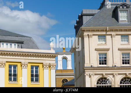 Dorchester, Royaume-Uni. 15 Juin, 2017. Une journée ensoleillée sur 'Reine Mère Carré' dans le Prince Charles's 2004/2005, Dorchester Crédit : Stuart fretwell/Alamy Live News Banque D'Images