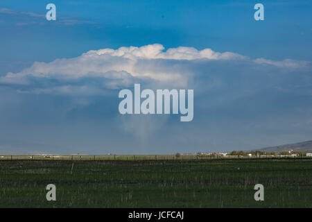 Xining, Xining, Chine. 9 juin, 2017. Xining, Chine-Juin 9 2017 : (usage éditorial uniquement. Chine).magnifique paysage de ciel au-dessus du lac Qinghai, Xining dans la province du Qinghai dans le nord-ouest de la Chine. Crédit : SIPA Asie/ZUMA/Alamy Fil Live News Banque D'Images