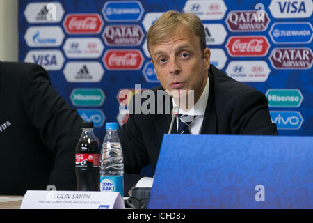 Saint Petersburg, Russie. 16 Juin, 2017. Colin Smith, chef de la FIFA, Concours et événements Direction, prend la parole lors d'une conférence de presse avant la Coupe des Confédérations 2017 en Saint Petersburg, Russie, 16 juin 2017. Credit : Bai Xueqi/Xinhua/Alamy Live News Banque D'Images