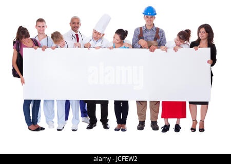 Grand groupe de personnes représentant diverses professions, notamment Banque D'Images