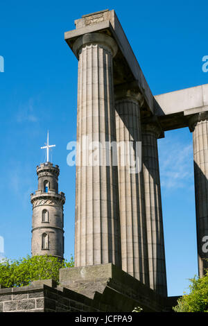 Le Monument Nelson à gauche et Monument National sur Calton Hill, à Édimbourg, Écosse, Royaume-Uni Banque D'Images