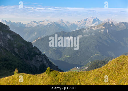 Village de dolomites, Passo Giau, Alpes, Italie Banque D'Images