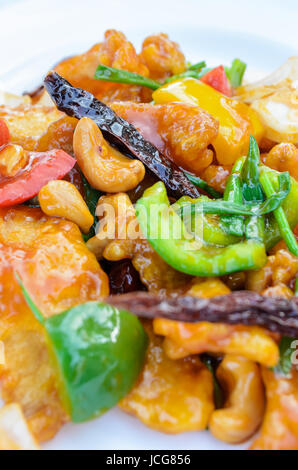 Des aliments à base de viande de poulet sauté de légumes de cajou pour le ketchup, de style thaïlandais Banque D'Images