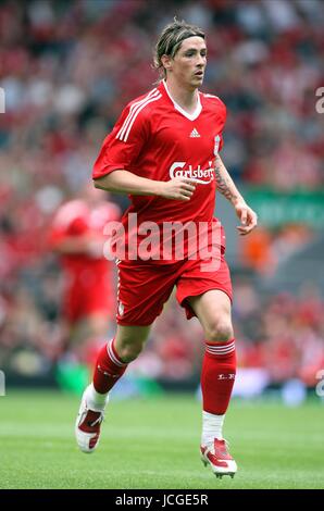 FERNANDO TORRES LIVERPOOL FC LIVERPOOL ATHLETICO MADRID V ANFIELD, Liverpool, Angleterre 08 août 2009 DIY99082 ATTENTION ! Cette photo ne peut être utilisée que pour les journaux et/ou à des fins d'édition de magazines. Ne peut être utilisé pour l'utilisation en ligne/Internet, ni pour les publications impliquant 1 joueur, 1 ou 1 Concours Club, sans l'autorisation écrite de Football DataCo Ltd. Pour toute question, veuillez communiquer avec le Football DataCo Ltd au  +44 (0) 207 864 9121 Banque D'Images