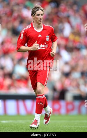 FERNANDO TORRES LIVERPOOL FC LIVERPOOL ATHLETICO MADRID V ANFIELD, Liverpool, Angleterre 08 août 2009 DIY99089 ATTENTION ! Cette photo ne peut être utilisée que pour les journaux et/ou à des fins d'édition de magazines. Ne peut être utilisé pour l'utilisation en ligne/Internet, ni pour les publications impliquant 1 joueur, 1 ou 1 Concours Club, sans l'autorisation écrite de Football DataCo Ltd. Pour toute question, veuillez communiquer avec le Football DataCo Ltd au  +44 (0) 207 864 9121 Banque D'Images