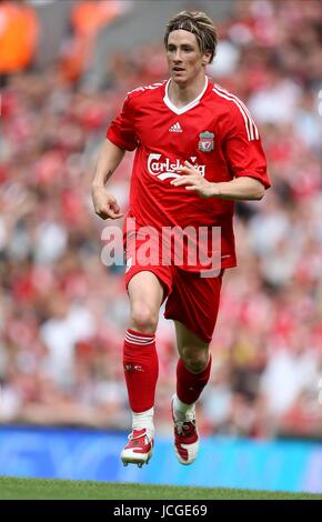 FERNANDO TORRES LIVERPOOL FC LIVERPOOL ATHLETICO MADRID V ANFIELD, Liverpool, Angleterre 08 août 2009 DIY99095 ATTENTION ! Cette photo ne peut être utilisée que pour les journaux et/ou à des fins d'édition de magazines. Ne peut être utilisé pour l'utilisation en ligne/Internet, ni pour les publications impliquant 1 joueur, 1 ou 1 Concours Club, sans l'autorisation écrite de Football DataCo Ltd. Pour toute question, veuillez communiquer avec le Football DataCo Ltd au  +44 (0) 207 864 9121 Banque D'Images