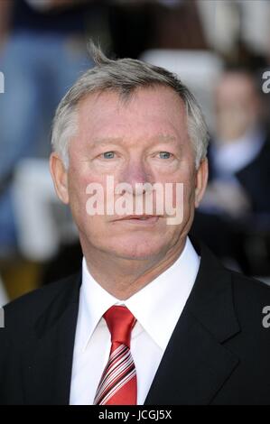 ALEX FERGUSON MANCHESTER UNITED Tottenham Hotspur V MANCHESTER UNITED White Hart Lane, Londres, Angleterre 12 septembre 2009 DIZ101784 Tottenham Hotspur V MANCHESTER UNITED ATTENTION ! Cette photo ne peut être utilisée que pour les journaux et/ou à des fins d'édition de magazines. Ne peut être utilisé pour les publications impliquant 1 joueur, 1 ou 1 Concours Club sans autorisation écrite de Football DataCo Ltd. Pour toute question, veuillez communiquer avec le Football DataCo Ltd au  +44 (0) 207 864 9121 Banque D'Images