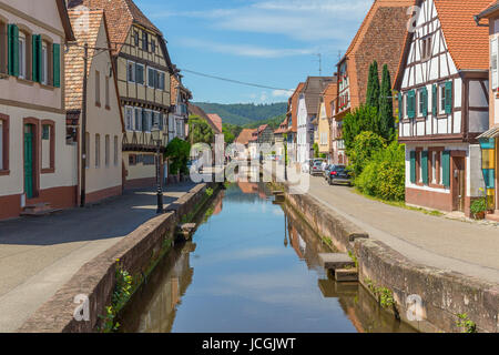 Canal de la Lauter, Wissembourg, Alsace, France. Banque D'Images