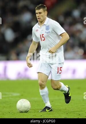 JAMES MILNER ANGLETERRE ANGLETERRE V BÉLARUS DE QUALIFICATION POUR LA COUPE DU MONDE, LE STADE DE WEMBLEY, Londres, Angleterre 14 octobre 2009 ANGLETERRE V BÉLARUS GAA704 ATTENTION ! Cette photo ne peut être utilisée que pour les journaux et/ou à des fins d'édition de magazines. Ne peut être utilisé pour les publications impliquant 1 joueur, 1 ou 1 Concours Club sans autorisation écrite de Football DataCo Ltd. Pour toute question, veuillez communiquer avec le Football DataCo Ltd au  +44 (0) 207 864 9121 Banque D'Images