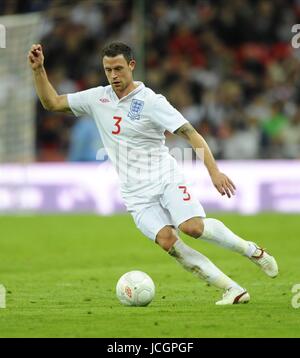 WAYNE BRIDGE ANGLETERRE ANGLETERRE V BÉLARUS DE QUALIFICATION POUR LA COUPE DU MONDE, LE STADE DE WEMBLEY, Londres, Angleterre 14 octobre 2009 ANGLETERRE V BÉLARUS GAA717 ATTENTION ! Cette photo ne peut être utilisée que pour les journaux et/ou à des fins d'édition de magazines. Ne peut être utilisé pour les publications impliquant 1 joueur, 1 ou 1 Concours Club sans autorisation écrite de Football DataCo Ltd. Pour toute question, veuillez communiquer avec le Football DataCo Ltd au  +44 (0) 207 864 9121 Banque D'Images