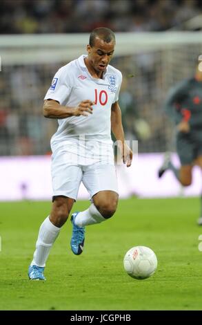 GABRIEL AGBONLAHOR ANGLETERRE ANGLETERRE V BÉLARUS DE QUALIFICATION POUR LA COUPE DU MONDE, LE STADE DE WEMBLEY, Londres, Angleterre 14 octobre 2009 ANGLETERRE V BÉLARUS GAA735 ATTENTION ! Cette photo ne peut être utilisée que pour les journaux et/ou à des fins d'édition de magazines. Ne peut être utilisé pour les publications impliquant 1 joueur, 1 ou 1 Concours Club sans autorisation écrite de Football DataCo Ltd. Pour toute question, veuillez communiquer avec le Football DataCo Ltd au  +44 (0) 207 864 9121 Banque D'Images