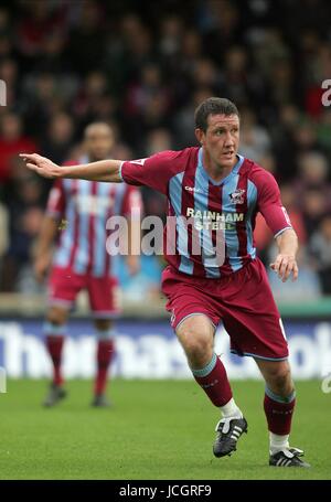 CLIFF BYRNE SCUNTHORPE UNITED FC SCUNTHORPE V SHEFFIELD UNITED RUE GLANFORD PARK, Scunthorpe, Angleterre 17 octobre 2009 GAA1351 ATTENTION ! Cette photo ne peut être utilisée que pour les journaux et/ou à des fins d'édition de magazines. Ne peut être utilisé pour l'utilisation en ligne/Internet, ni pour les publications impliquant 1 joueur, 1 ou 1 Concours Club, sans l'autorisation écrite de Football DataCo Ltd. Pour toute question, veuillez communiquer avec le Football DataCo Ltd au  +44 (0) 207 864 9121 Banque D'Images