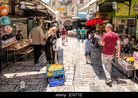 Marché près de la porte de Damas, dans la vieille ville de Jérusalem, Israël. Banque D'Images