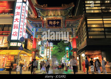 Les gens visiter Chinatown de Yokohama au Japon. Yokohama Chinatown est le quartier chinois au Japon d'un bidet. Banque D'Images