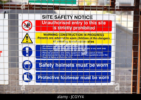 Avis de sécurité du site panneau d'information d'avertissement du site dans Sutton Road, Southend on Sea, Essex. Panneau d'affichage Banque D'Images