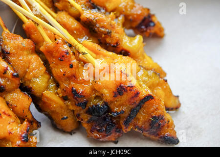 Image d'une délicatesse malaisien Satay (communément connu sous le nom de bâton de bambou brochette de viande au barbecue). Banque D'Images