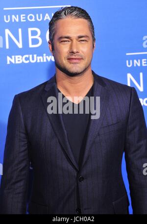 2017 NBC Upfront dans NYC avec : Taylor Kinney Où : NYC, New York, United States Quand : 16 mai 2017 Credit : Patricia Schlein/WENN.com Banque D'Images