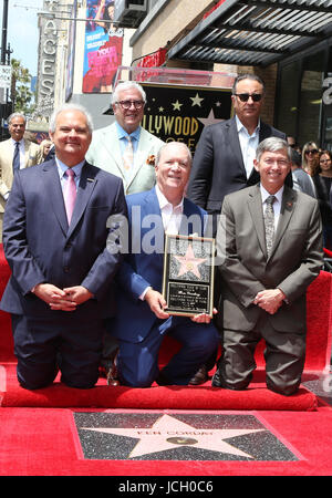 Producteur de télévision Ken Corday honoré avec étoile sur le Hollywood Walk of Fame en vedette : Jeff Zarrinnam, Vin di Bona, Andy Garcia, Ken Corday, Leron Gubler Où : Hollywood, California, United States Quand : 15 mai 2017 Credit : FayesVision/WENN.com Banque D'Images