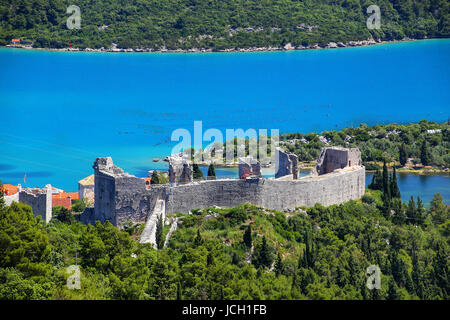 Vue de la forteresse dans la ville de Mali Ston, péninsule de Peljesac, Croatie. Banque D'Images