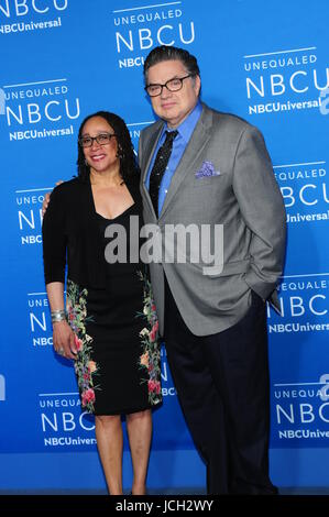 S. Epatha Merkerson et Oliver Platt 2017 assister à l'événement à l'avance NBCUniversal Radio City Music Hall de New York City, New York. S. Epatha Merkerson' :, Oliver Platt Où : New York City, New York, United States Quand : 15 mai 2017 Crédit : Dan Jackman/WENN.com Banque D'Images