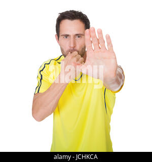 Juge de soccer du sifflet. Isolé sur fond blanc Banque D'Images