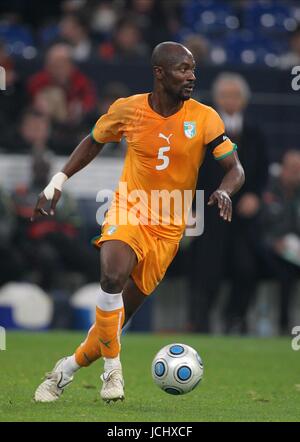 DIDIER ZOKORA CÔTE D'IVOIRE ALLEMAGNE / CÔTE D'IVOIRE Veltins Arena, Gelsenkirchen, Allemagne 18 novembre 2009 GAB4690 ATTENTION ! Cette photo ne peut être utilisée que pour les journaux et/ou à des fins d'édition de magazines. Ne peut être utilisé pour l'utilisation en ligne/Internet, ni pour les publications impliquant 1 joueur, 1 ou 1 Concours Club, sans l'autorisation écrite de Football DataCo Ltd. Pour toute question, veuillez communiquer avec le Football DataCo Ltd au  +44 (0) 207 864 9121 Banque D'Images