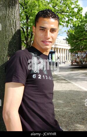 MAROUANE CHAMAKH BORDEAUX (Royaume-Uni uniquement) Marouane Chamakh, ARSENAL CIBLE (UK), PARIS , FRANCE 01 décembre 2009 GAB5432 ont été "ARSENAL DIT D'OUBLIER AU SUJET DE LA SIGNATURE DE L'attaquant Marouane Chamakh BORDEAUX EN JANVIER. Les GUNNERS SONT SUR LE MARCHÉ POUR UN FRONTMAN APRÈS ROBIN VAN PERSIE A ÉTÉ EXCLU POUR CINQ MOIS AVEC DES LIGAMENTS DE LA CHEVILLE.ACE MAROCAIN CHAMAKH, QUI EST HORS CONTRAT AU COURS DE L'été, ÉTAIT LIÉE À UN DÉMÉNAGEMENT À L'UNIS AU COURS DE L'ÉTÉ.MAIS CHAMPIONS DE FRANCE BORDEAUX insistent pour dire qu'ils ne sont pas prêts à laisser à l'âge de 23 ans, LAISSER À mi-chemin dans leur marché national et européen Banque D'Images