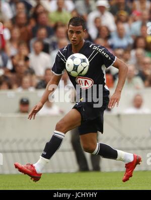 MAROUANE CHAMAKH BORDEAUX (Royaume-Uni uniquement) Marouane Chamakh, ARSENAL CIBLE (Royaume-Uni uniquement) PARIS, GIRONDE, France 01 décembre 2009 GAB5434 "ARSENAL N'A ÉTÉ DIT D'OUBLIER AU SUJET DE LA SIGNATURE DE L'attaquant Marouane Chamakh BORDEAUX EN JANVIER. Les GUNNERS SONT SUR LE MARCHÉ POUR UN FRONTMAN APRÈS ROBIN VAN PERSIE A ÉTÉ EXCLU POUR CINQ MOIS AVEC DES LIGAMENTS DE LA CHEVILLE.ACE MAROCAIN CHAMAKH, QUI EST HORS CONTRAT AU COURS DE L'été, ÉTAIT LIÉE À UN DÉMÉNAGEMENT À L'UNIS AU COURS DE L'ÉTÉ.MAIS CHAMPIONS DE FRANCE BORDEAUX insistent pour dire qu'ils ne sont pas prêts à laisser à l'âge de 23 ans, LAISSER À mi-chemin dans leur branche et de l'UE Banque D'Images